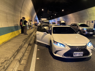 国3中和隧道6车追撞 联结车未保安全车距酿祸