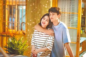 吳磊吻戲太用力 嘴撞周雨彤