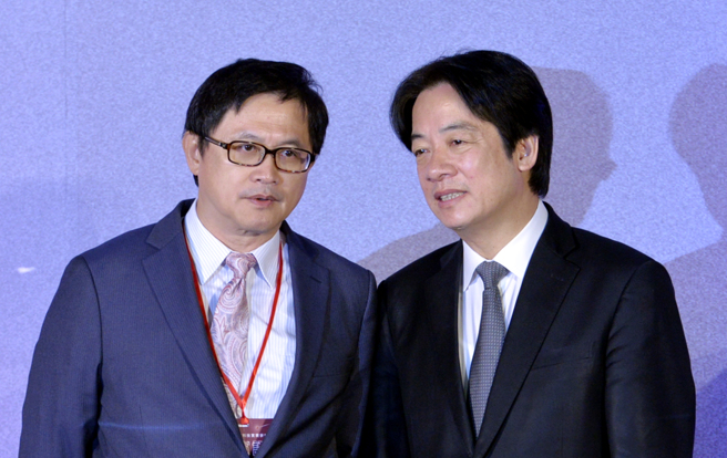 和碩聯合科技董事長童子賢（左）曾是準總統賴清德（右）屬意閣揆人選之一。（中時資料照）