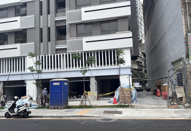 新北市板橋區永豐街一處工地今傳工安意外！( 葉庭欣/翻攝 )