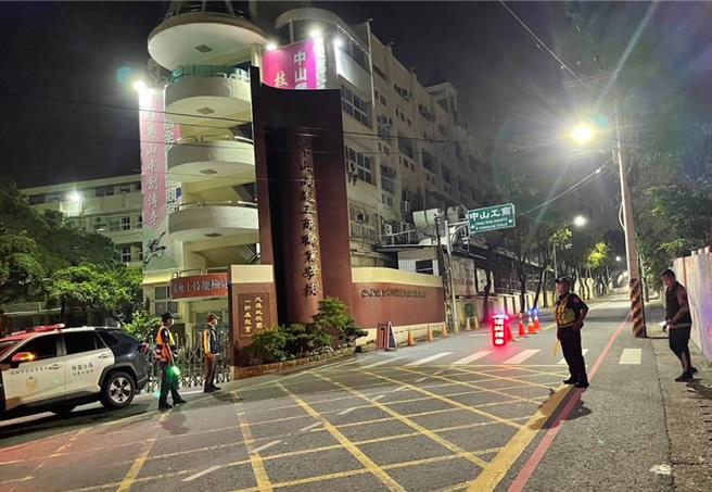 林园警分与环保局共同执行「环、警联合稽查改装噪音车勤务」