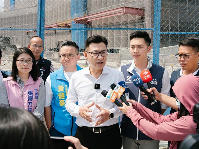 立法院國防外交委員會考察太平島延期，綠委諷「迷途知返」。立法院副院長江啟臣7日受訪說，過去多單位都曾登島考察，立院代表人民，登島宣示主權、慰勞官兵、視察防護和建設，本來就是該做的，不分藍綠。（江啟臣辦公室提供／潘虹恩台中傳真）