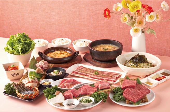 Global Mall板桥车站店的乾杯列车推「母亲节限定三人套餐」，推荐价3350元。（Global Mall提供／朱世凯台北传真）