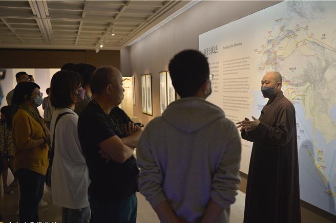 中台世界博物館5／17、5／25以「心齡保健」為主題，進行《心經》有關的展件導覽。（中台世界博物館提供／楊靜茹南投傳真）