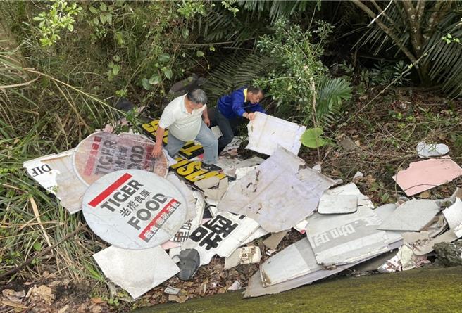 乡公所报案，警方以车追人逮到被乱丢的废弃物。（大湖乡公所提供／李京升苗栗传真）