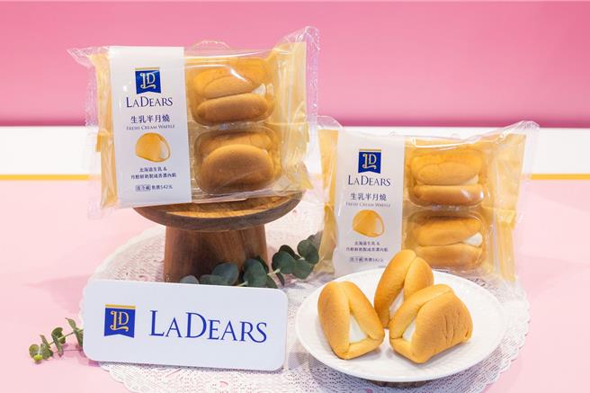 7-11去年甜点专柜中的「半月烧」狂卖540万颗，今年顺势入列新品牌LADEARS首波主打商品，42元。（7-11提供／朱世凯台北传真）