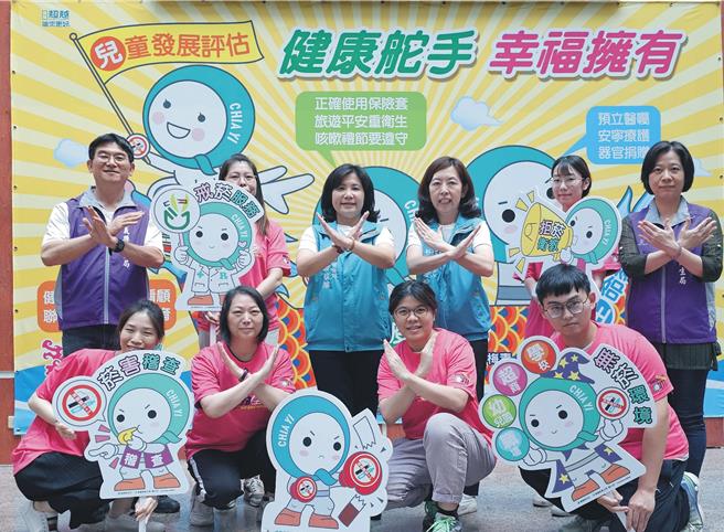 卫生局推动菸害防制不遗余力，换来卓着成效，卫福部国健署3日颁奖表扬。（嘉义县卫生局提供∕吕妍庭嘉义传真）