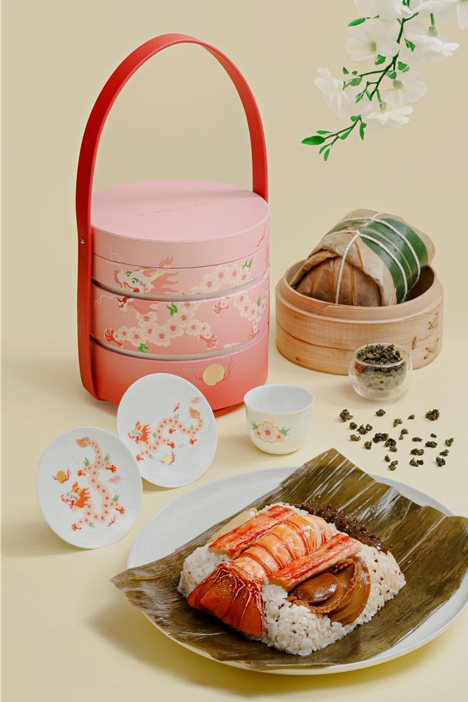 台北晶华携手有东方爱马仕之称「Shangxia 上下」家居品牌推出顶级联名粽礼「龙虾乾鲍海味裹蒸粽瓷礼盒」。（台北晶华酒店提供／吴娮翎台北传真）