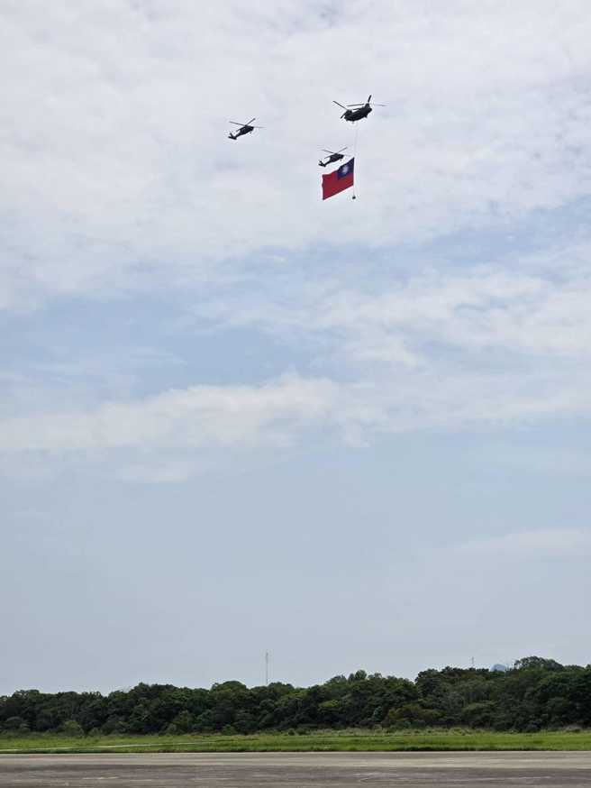 520总统就职战机操演抢先看！( 翻摄脸书国防部发言人 )