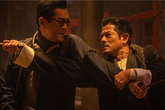 郭富城（右）和古天樂在《九龍城寨之圍城》中上演生死決鬥。（圖／華映提供）