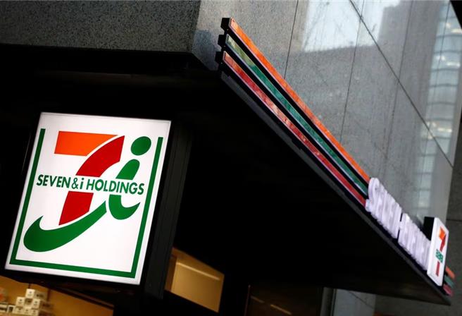東京一處7-ELEVEN招牌。(圖/路透社)