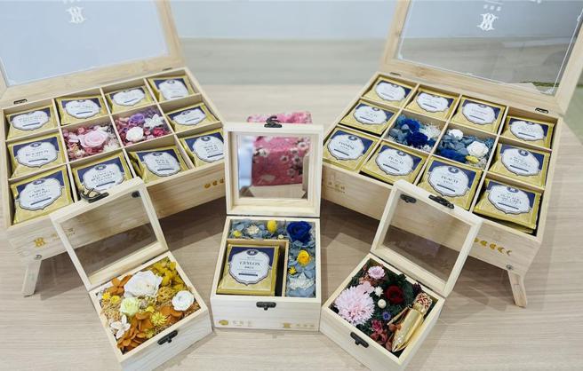 英茶香结合永生花艺术推出母亲节伴手礼。图／业者提供