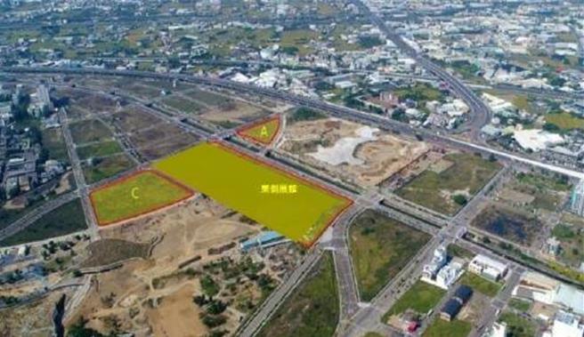 台中水湳会展中心西侧展馆（图A与C），台中市政会议通过给出资兴建的经济部合作开发。（台中市政府提供）