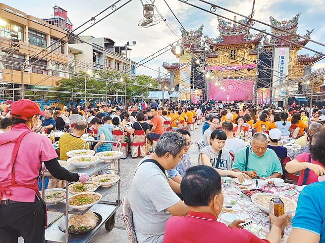 屏东黑鲔鱼季美食推广宴太抢手，开卖即秒杀。图为去年活动场景。（屏东县政府提供／罗琦文屏东传真）