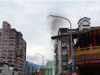 汐止透天顶楼杂物突起火   黑烟狂窜吓坏住户