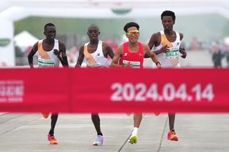 北京半馬「陪跑」爭議 何杰失冠後再被取消五一勞動獎章