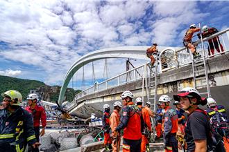 南方澳大桥断裂酿6死惨剧！4营造、监造人员判刑    2官员无罪