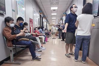 口罩令全面解封！卫福部：医疗院所不再强制戴