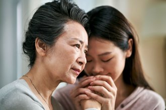 每5.6人中就有1人！日预测：2060年全国失智症患者达645万人