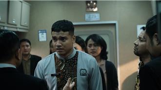 火車監視器驚見長髮女子橫趴車廂頂 「頭部扭曲五官全毀」驚悚畫面網看傻