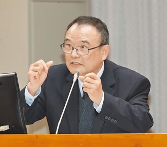 國寶旁簽字、庫房不設防 故宮挨轟