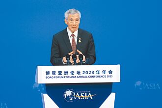 李显龙退而不休 续担任议员留任政府