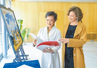 關懷婦幼 彭麗媛展夫人魅力外交