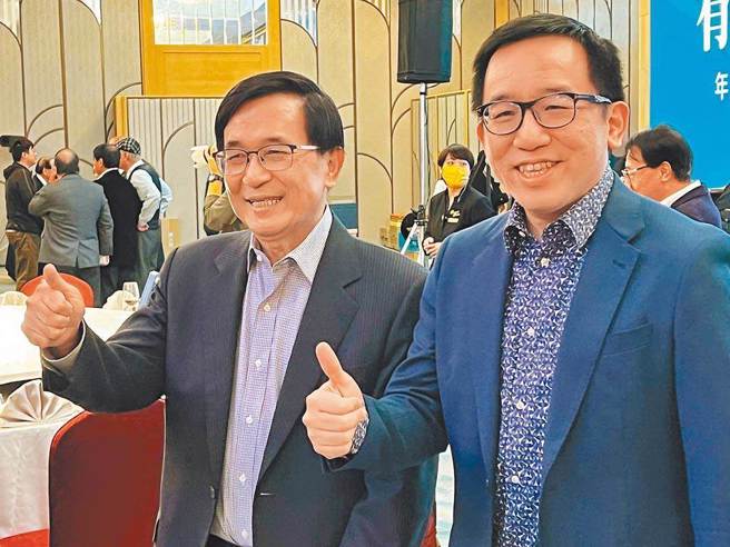 前总统陈水扁(左)、陈致中(右)父子目前不在政坛任公职，但当年贪瀆案争议仍未休止。（示意图／本报资料照片）