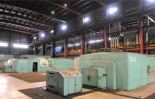 汽电共生锅炉及发电机组利用高温压力容器用钢制成壳体，使发电设备在高温高压下可运转顺遂。（中钢提供）