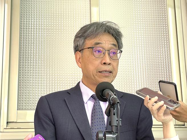 农业部代理部长陈骏季8日回应，目前无法撤销该案奖项，但未来修正相关规定，得奖后有不法行为，将撤销神农奖项。（蔡佩珈摄）