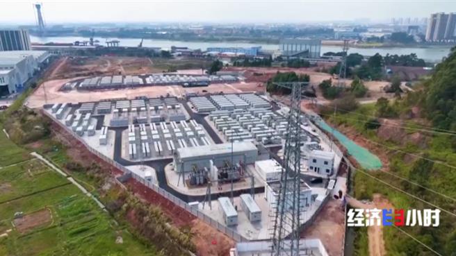 广东佛山宝塘储能站，是大陆一次性建成的最大电网侧独立锂电池储能电站。（翻摄自大陆央视财经）