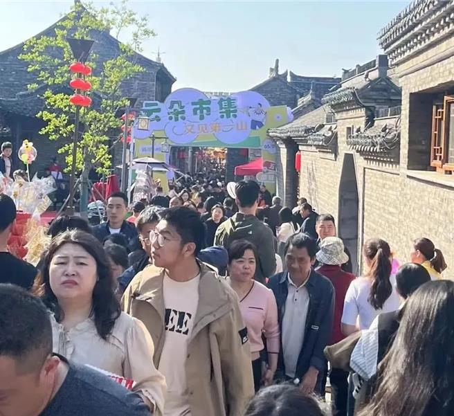 大陆推县域游五一小龙虾神助攻江苏盱眙客流增两倍。（微信公眾号盱眙文化旅游资讯）