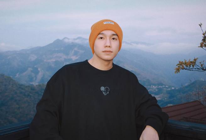 网红Toyz（刘伟健）日前直播开天窗。（图／翻摄自Toyz脸书）