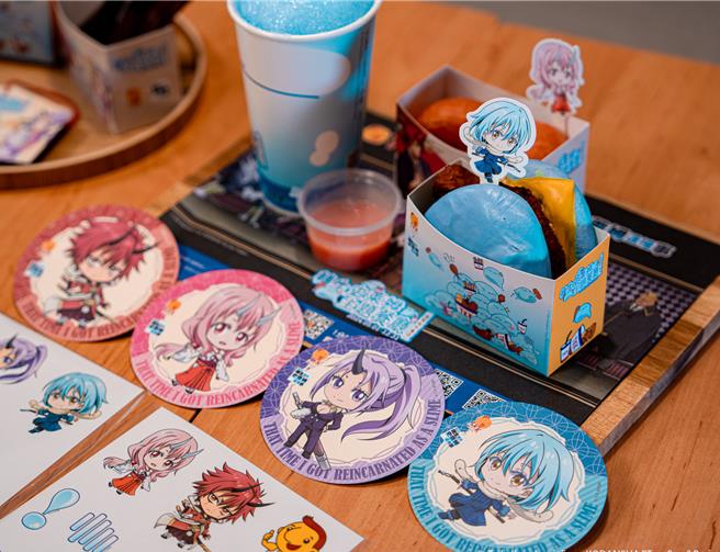 顶呱呱X《关于我转生变成史莱姆这檔事》推联名餐点，并贩售动画周边吸引粉丝光顾。（顶呱呱提供／朱世凯台北传真）