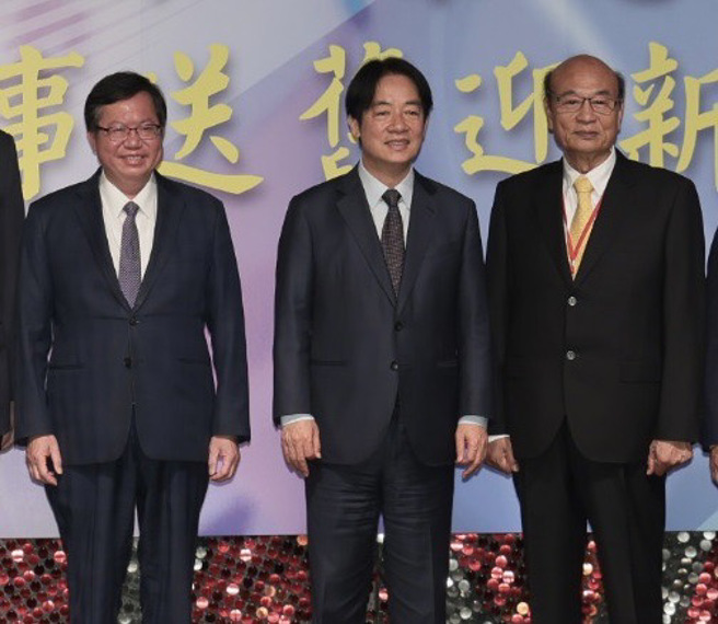 全國工業總會8日舉行理監事聯席會議，準總統賴清德（中）、行政院副院長鄭文燦（左）一同出席。（郭吉銓攝）