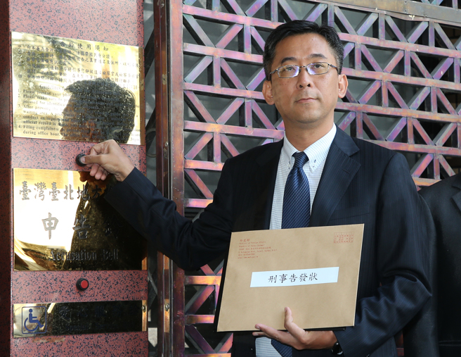 国民党立委徐巧芯控外交部与捷克签订1000万美元援助乌克兰的密约，影射政府图利特定厂商，外交部7日由条法司副司长许柏逸（见图）到北检针对泄露公务机密对徐巧芯提告。（资料照,赵双杰摄）