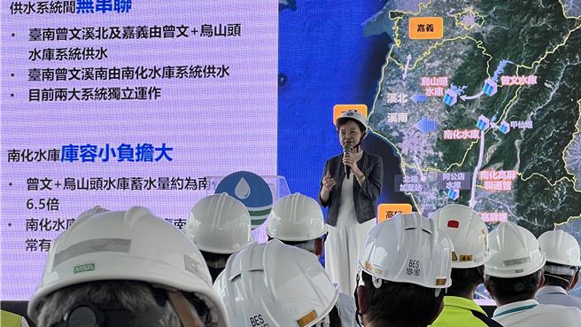 经济部长王美花致词时感谢施工团队的辛劳及付出。（张毓翎摄）