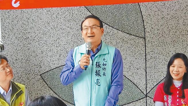 高雄高分院7日宣判，屏東縣議員張振亮（中）預計行賄300票，二審改判8月、江男4月，可易科罰金，可上訴。（本報資料照片）