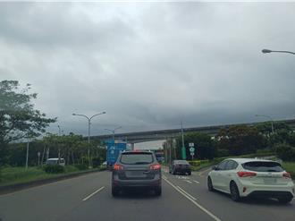 險象環生！楊梅交流道銜接台1線 機車族成夾心餅乾