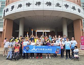 全國身心障礙運動會聖火抵高雄 特奧選手代表傳遞