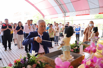 南华大学师生齐聚浴佛  推广蔬食乐活健走