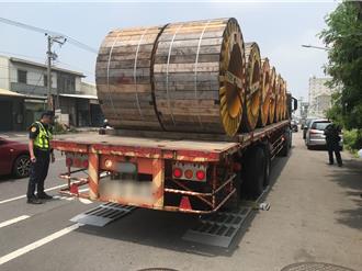 新營警取締「違規大車」　52輛遭攔查有3輛違規超載