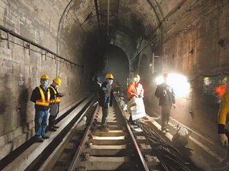 太魯閣號事故現場又見遺骸