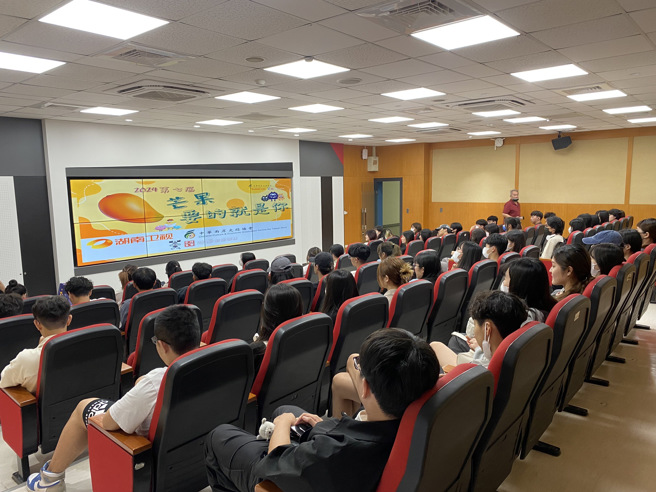 《芒果要的就是你》為湖南廣播電視集團與中華兩岸文經協會、時際創意傳媒共同舉辦之暑期實習活動，每年開放50個實習名額供全台各大專院校學生報名爭取。（攝/廖忻欣）