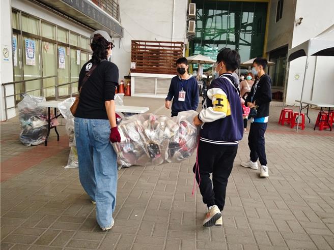 南市环保局指出，此次预计募集1万双良好且具包覆性的鞋子，物资仅开放亲送，不收邮寄包裹。（环保局提供／曹婷婷台南传真）