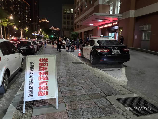 桃园警分局针对改管猴炸街行为，携手环保局、监理单位联合稽查取缔。（翻摄画面）