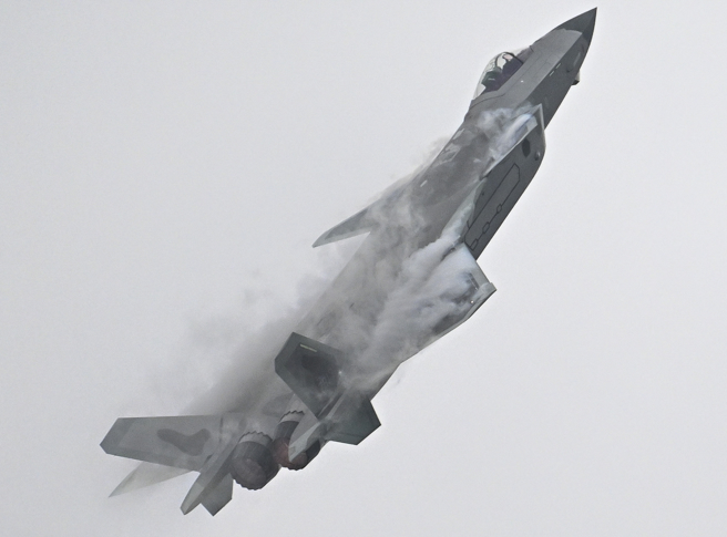 中方空军歼-20隐形战机的资料照。（中新社）