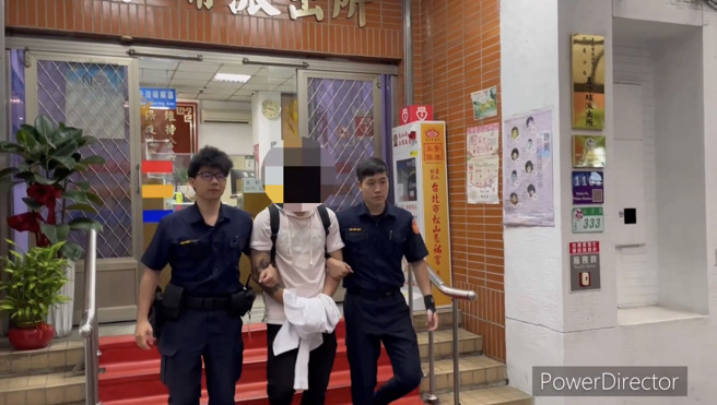 警方與陳婦合作，再次約定面交，並在關鍵時刻埋伏。果然，在交付款項當日，成功逮捕簡姓車手，現場搜出款項及詐騙物品。（圖／警方提供）