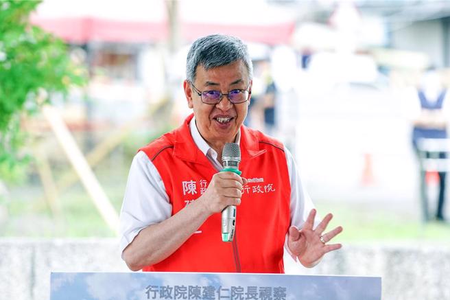 陈建仁说，立法院接受总质询时总不免会有一些唇枪舌剑，他就会在隔天望弥撒时忏悔。（资料照／李忠一摄）