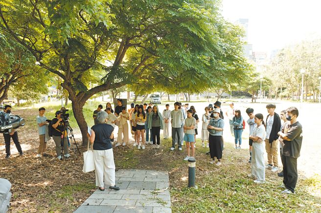 陽明交大與群聯電子合作捐建案中止，發起「守護六張犁聚落」的客家學院師生們感謝各界支持。（本報資料照片）